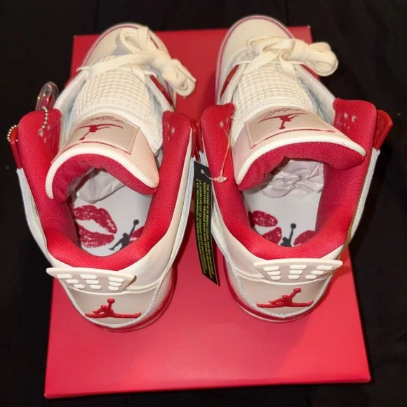 Jordan Air Retro 4 Valentines